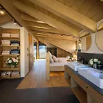 Daire Boutique Alpi - Private Sauna & Garden