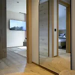 Boutique Alpi - Private Sauna & Garden Daire *