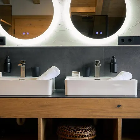 Διαμέρισμα Boutique Alpi - Private Sauna & Garden