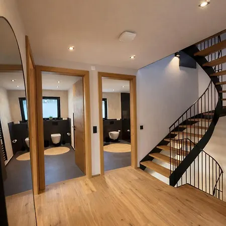 Boutique Alpi - Private Sauna & Garden * 加爾米施-帕滕基興