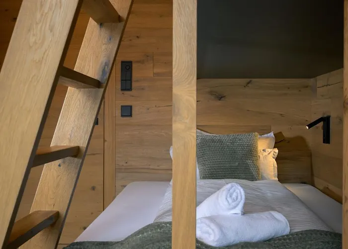Boutique Alpi - Private Sauna & Garden Apartment Garmisch-Partenkirchen