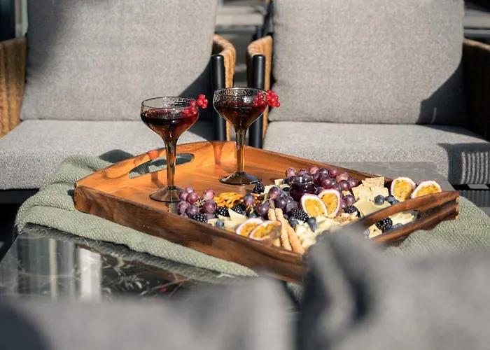 Boutique Alpi - Private Sauna & Garden Apartment Garmisch-Partenkirchen